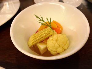 ダイニングバー「レガル東京」の７種の野菜ピクルス