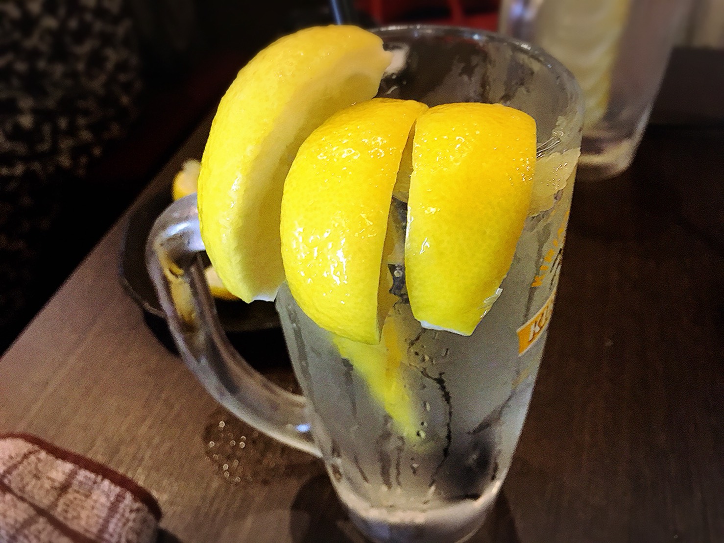 【高田馬場駅】最強のレモンサワーでノックアウト「炙りのどまん中」超すっぱすっぱすっぱ！