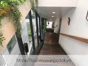 【新宿駅】いい雰囲気イタリアンランチするなら超おすすめ｢オッティモ・シーフード・ガーデン｣へ入る階段