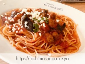 【池袋駅】1,000円ポッキリでパン食べ放題ランチ！カジュアルオシャレ｢ブルーオーシャングリル｣のハーブソーセージと茄子モッツァレラトマトソース