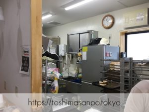 【大塚駅】お手頃パン食べつくしたい♡イートインもあるよ。6月開店「ベーカリーランド北大塚」の厨房