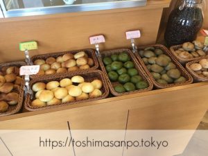 【池袋駅】タピオカ粉の創作パンはもちもち食感。意外とめっちゃお腹いっぱいに！「ぽんでCOFFEE」のぽんでの陳列2