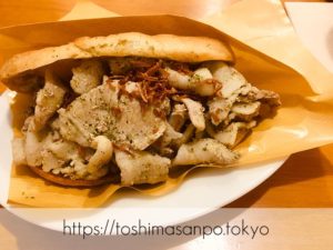 【池袋駅】タピオカ粉の創作パンはもちもち食感。意外とめっちゃお腹いっぱいに！「ぽんでCOFFEE」のぽんでサンドのローストポーク
