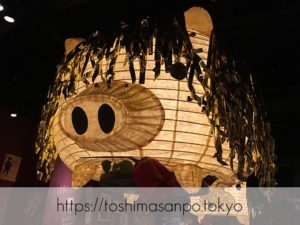 【池袋駅】深夜までOK。豚料理とワイン豊富な、ど派手コンセプトダイニングバー「ベルサイユの豚」の店内豚