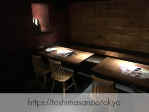 【池袋駅】深夜までOK。豚料理とワイン豊富な、ど派手コンセプトダイニングバー「ベルサイユの豚」の店内2